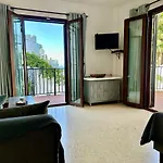 Casa Con Terraza Y Hermoso Jardin Comunal نيرخا