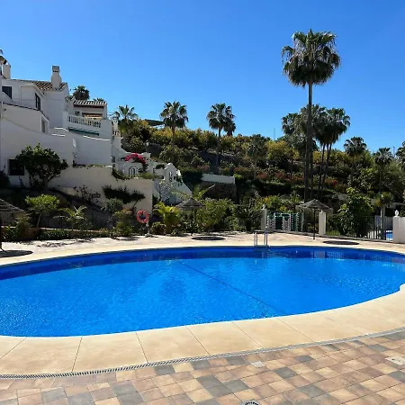 Semesterbostad Casa Con Terraza Y Hermoso Jardin Comunal Nerja
