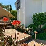 Casa Con Terraza Y Hermoso Jardin Comunal