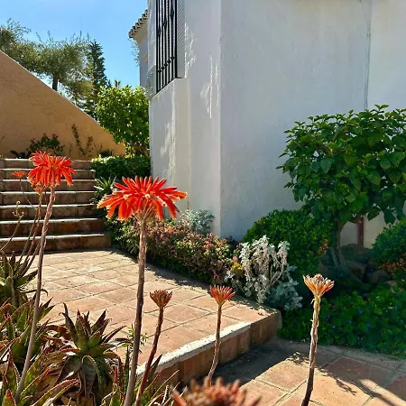 Casa Con Terraza Y Hermoso Jardin Comunal