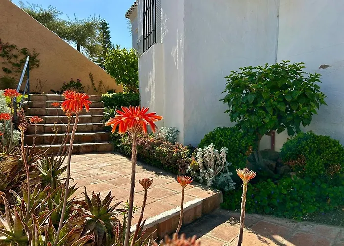 Casa Con Terraza Y Hermoso Jardin Comunal