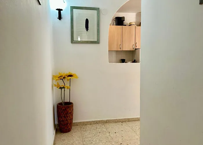 Casa Con Terraza Y Hermoso Jardin Comunal *