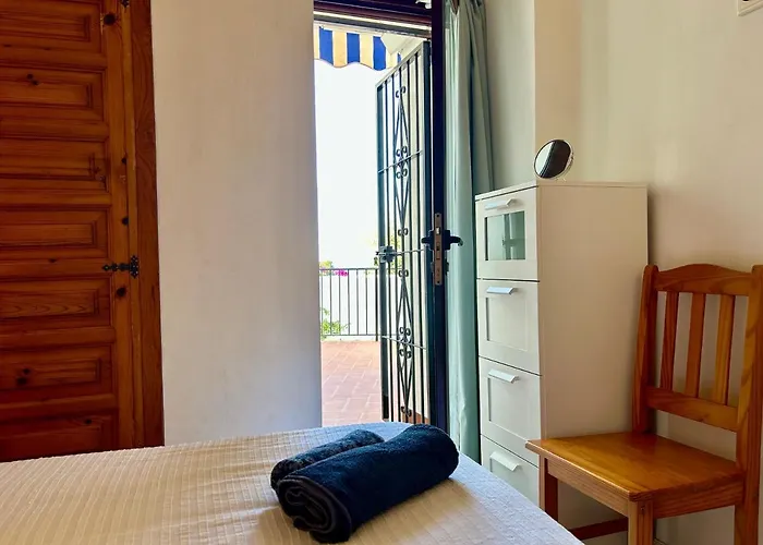 Casa Con Terraza Y Hermoso Jardin Comunal * נרחה