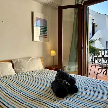 Casa Con Terraza Y Hermoso Jardin Comunal * Нерха